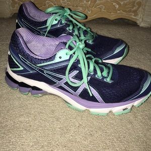 ASICS sneakers size 7 *like new*